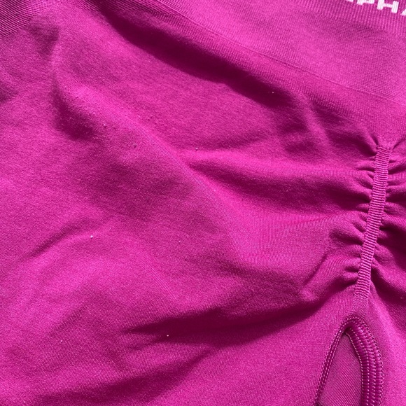 Alphalete 4.5 inch amplify short in magenta - Picture 4 of 5
